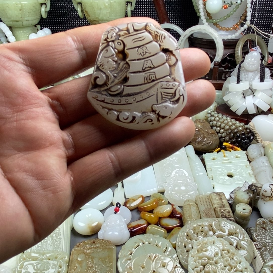 和田玉（糖玉）未镶嵌颈饰