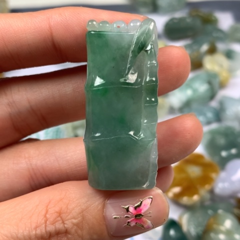 翡翠颈饰未镶嵌翡翠