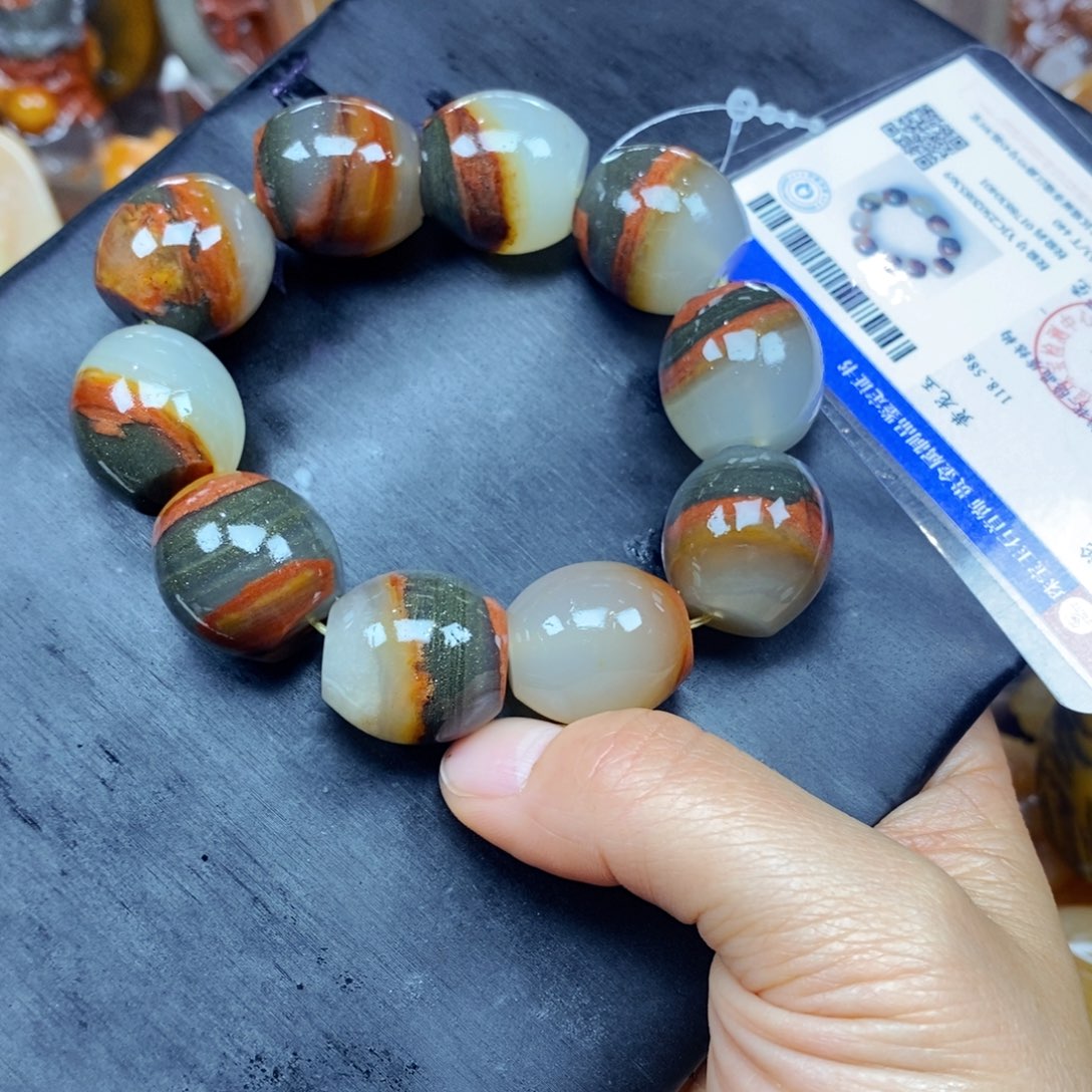 石英质玉（黄龙玉）颈饰未镶嵌