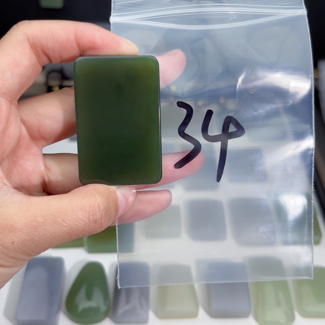 和田玉随形未镶嵌背*