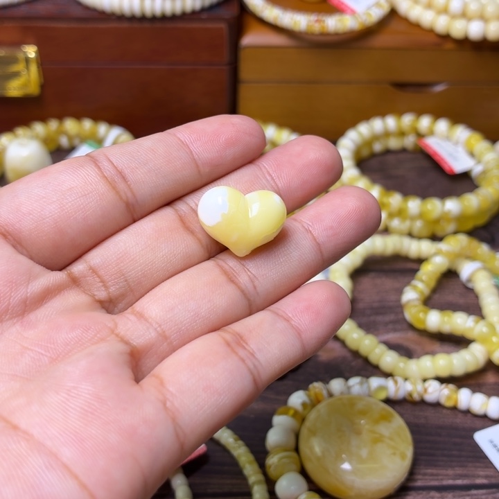 琥珀未镶嵌珠宝奇石