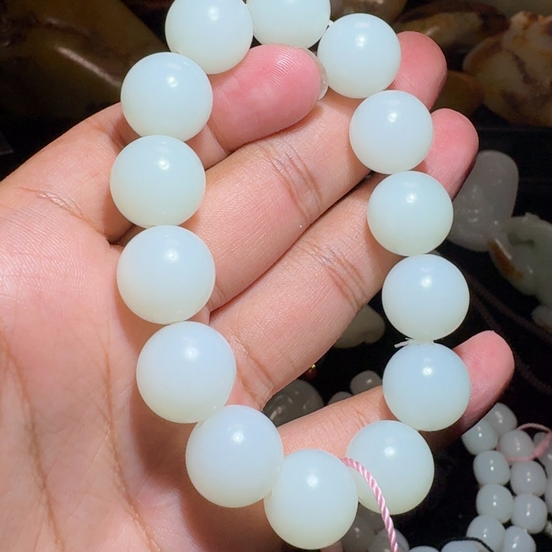 和田玉未镶嵌颈饰有*