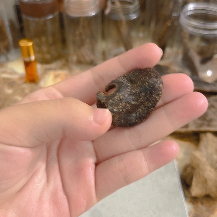 沉香木手把件沉香料子