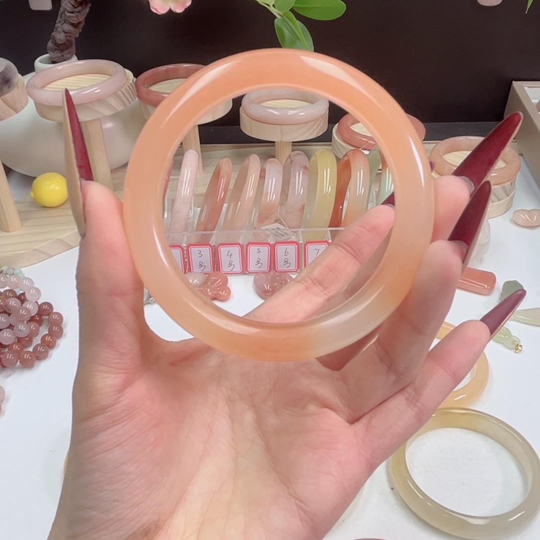 趁***老石英质玉未镶嵌手镯