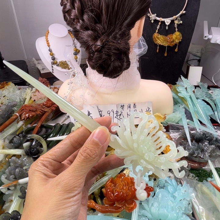 未镶嵌岫玉发饰瑕疵