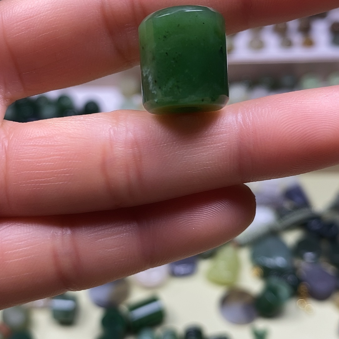 新***雅和田玉未镶嵌珠宝半成品和田玉碧玉珠子