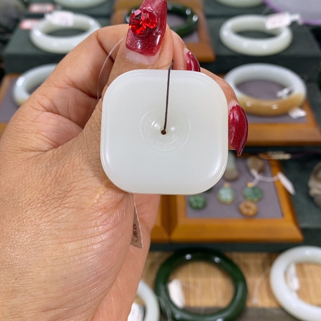 和田玉车挂未镶嵌人**戏