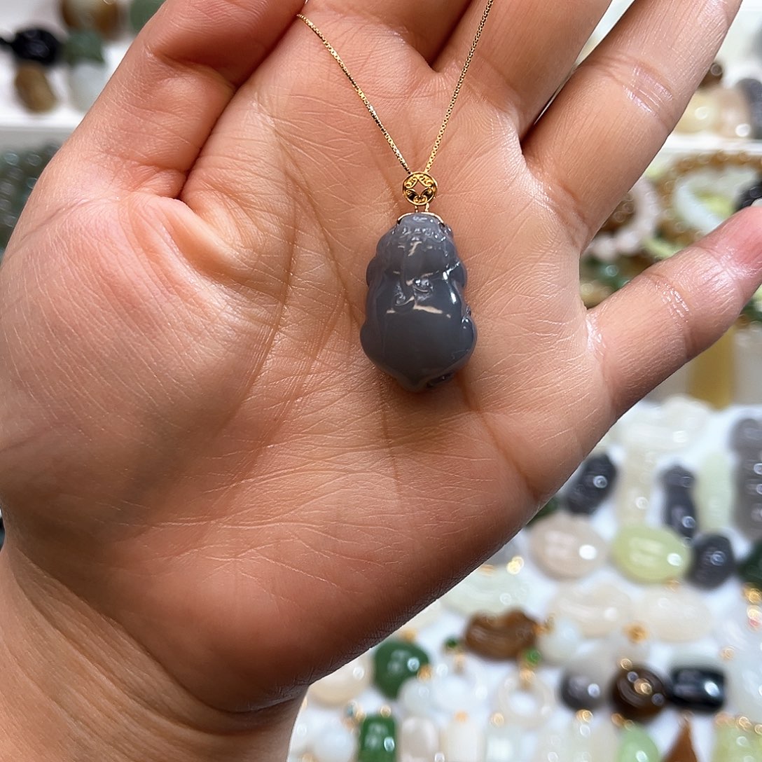 和田玉吊坠(赠链)18K金镶嵌