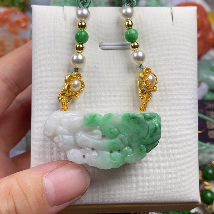 x***u翡翠未镶嵌吊坠(赠链)