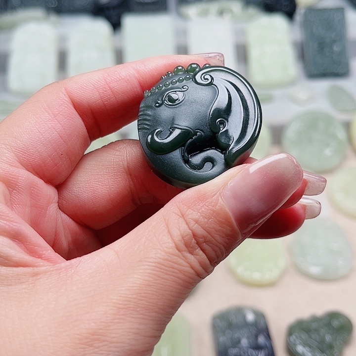 和田玉未镶嵌颈饰