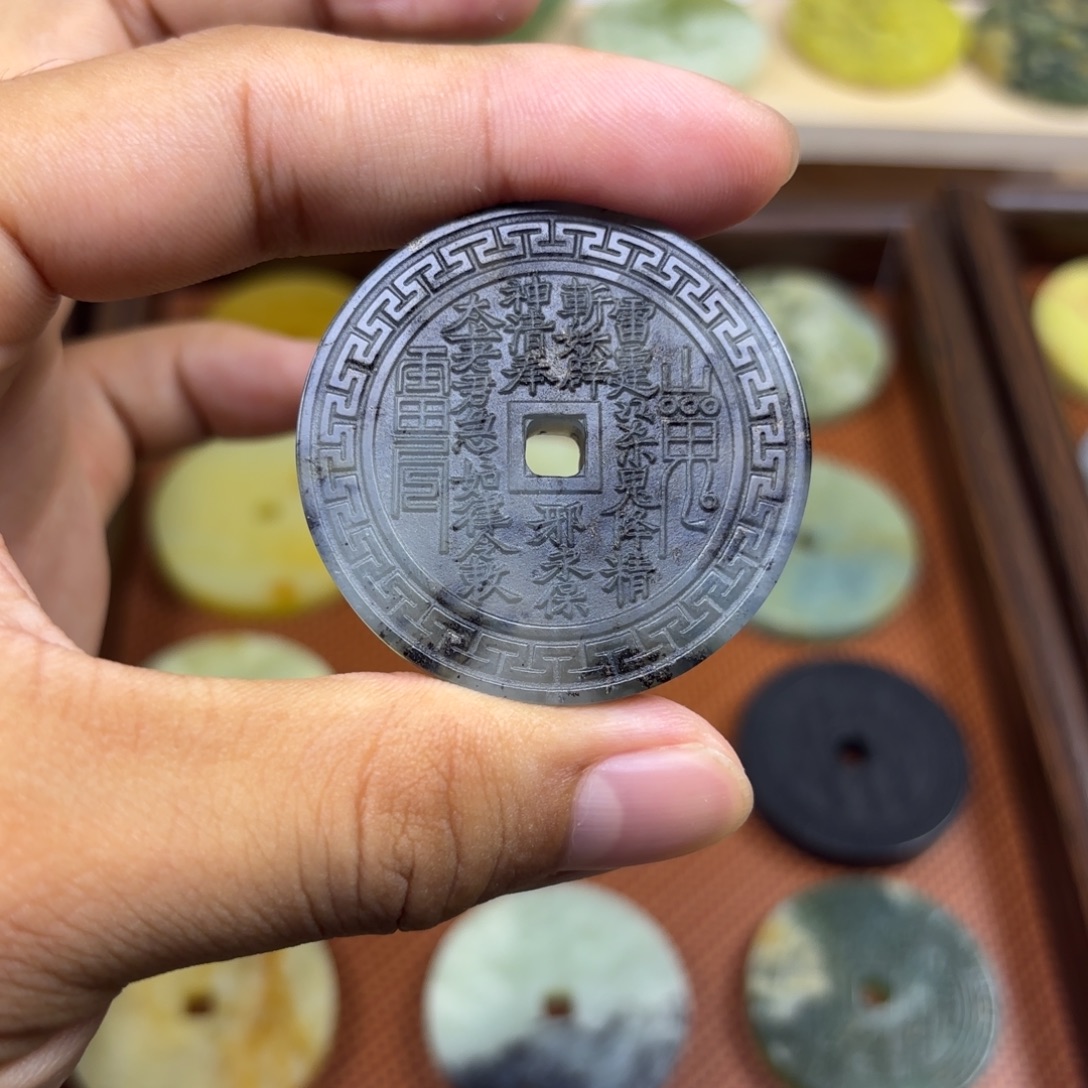 周***.蛇纹石玉未镶嵌吊坠(不含链)