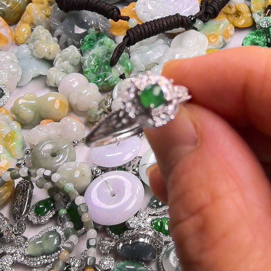 翡翠颈饰未镶嵌戒指