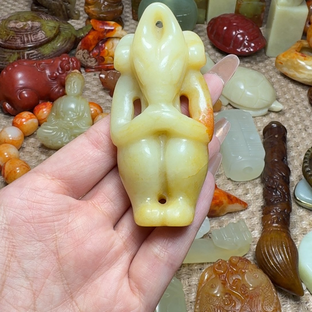 蛇纹石玉未镶嵌颈饰