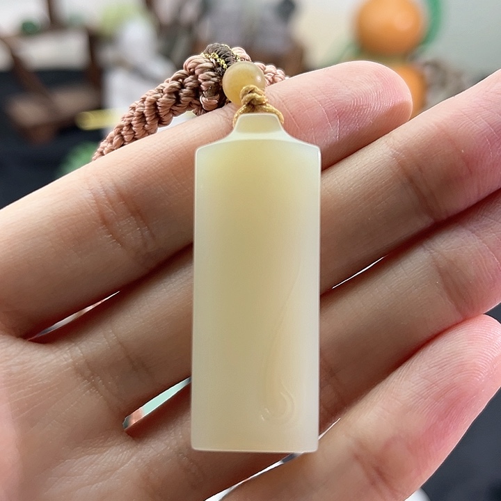 和田玉颈饰未镶嵌糖白-无事牌