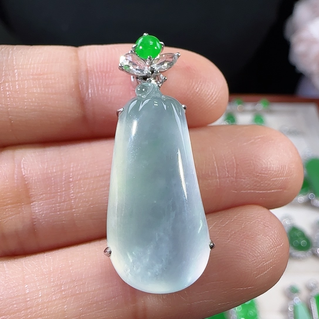 翡翠吊坠(不含链)18K金镶嵌