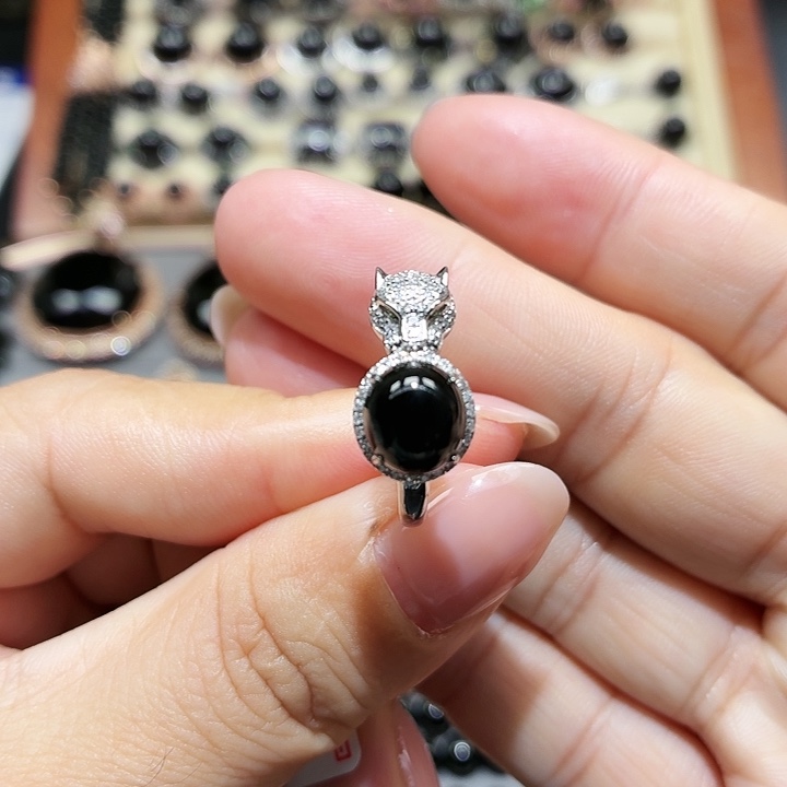 翡翠18K金镶嵌戒指