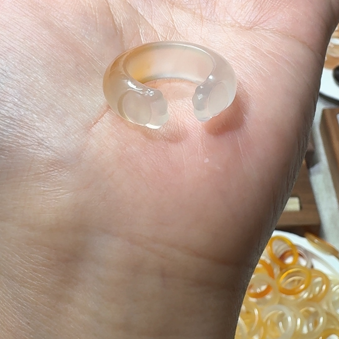 未镶嵌戒指玛瑙/玉髓636港13小包容