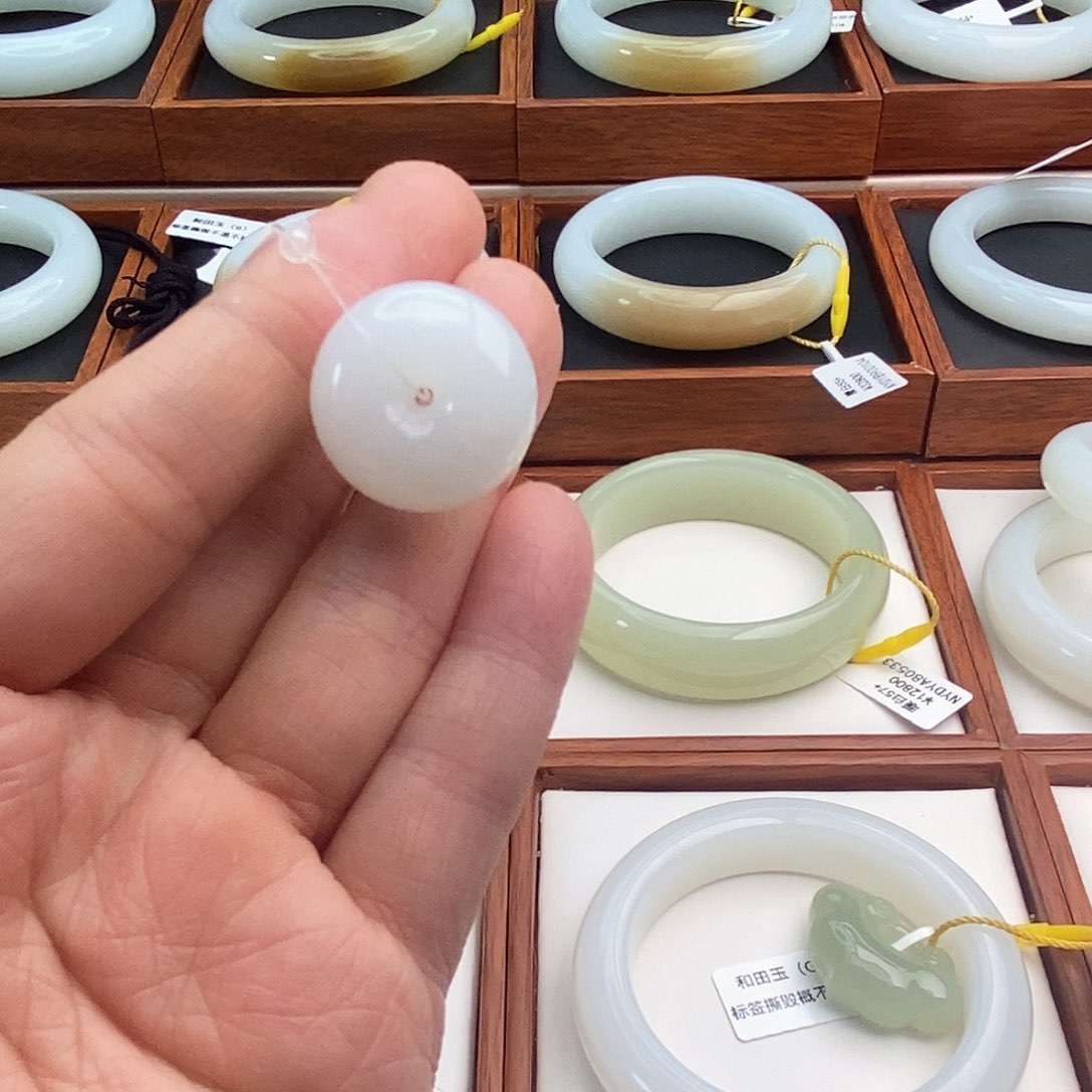 和田玉吊坠未镶嵌嗨