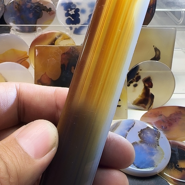 金***龙玛瑙/玉髓未镶嵌珠宝奇石
