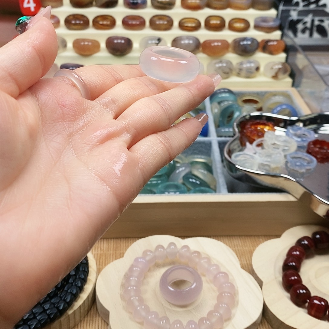 收***者玛瑙/玉髓未镶嵌戒指