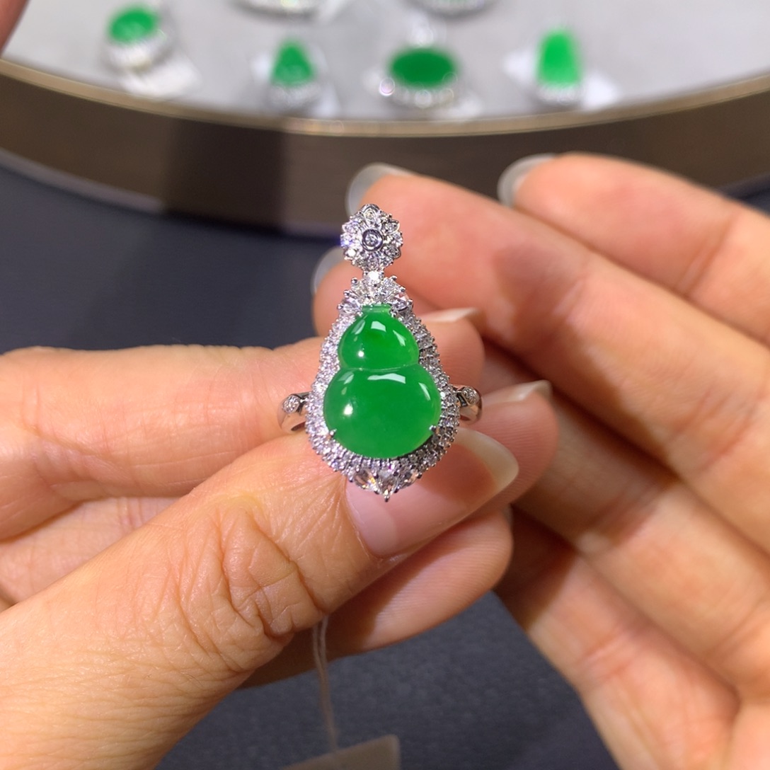 翡翠戒指18K金镶嵌翡翠