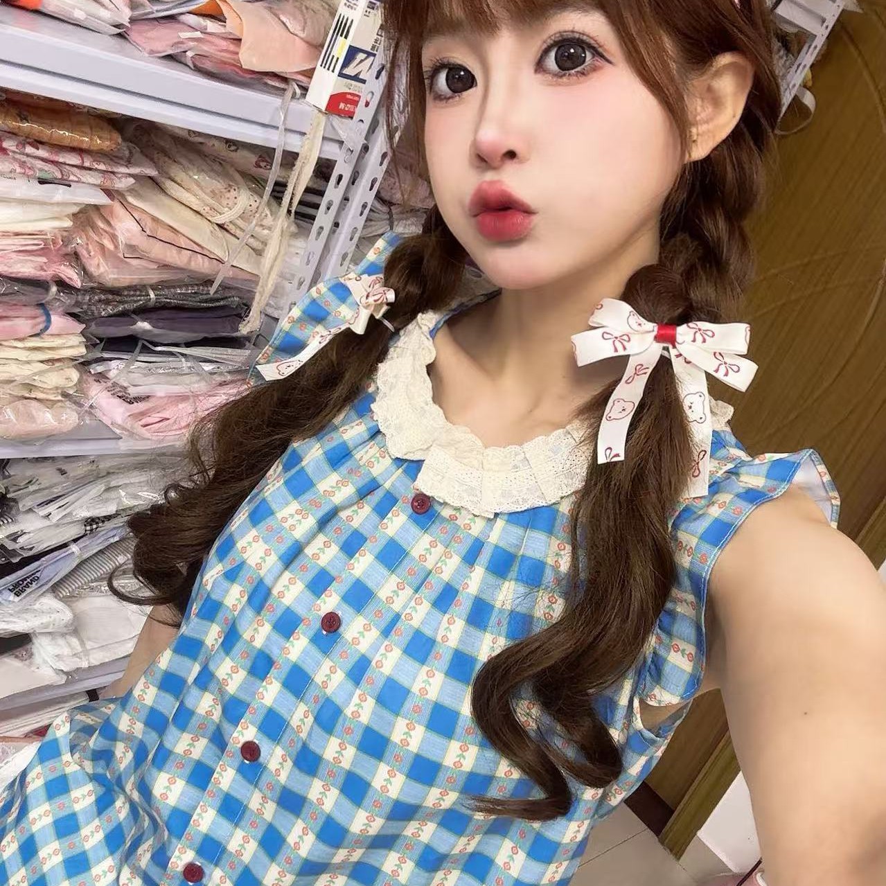 蓝杏碎花格子蕾丝花边小飞袖衬衣，实物以直播间为准