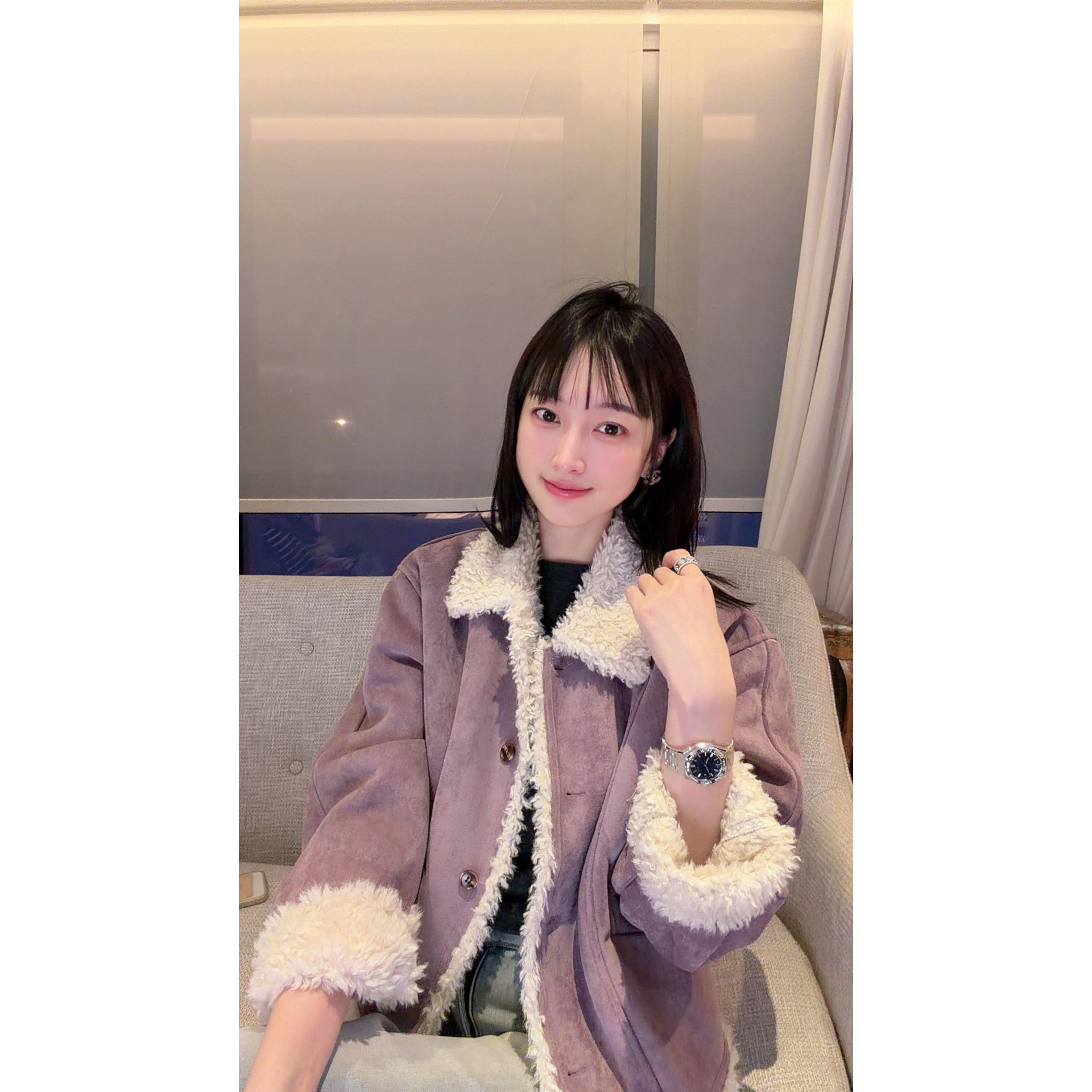 【张静芝】韩国新品~配可爱毛绒包包洋气厚实毛毛翻领紫色外套