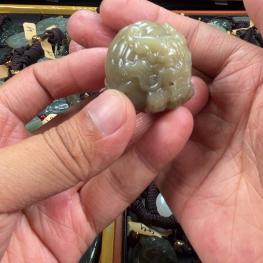 和田玉未镶嵌吊坠