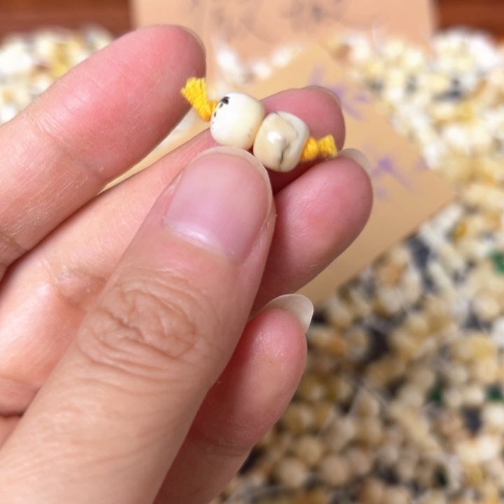 蜜蜡未镶嵌裸石7.4mm一对