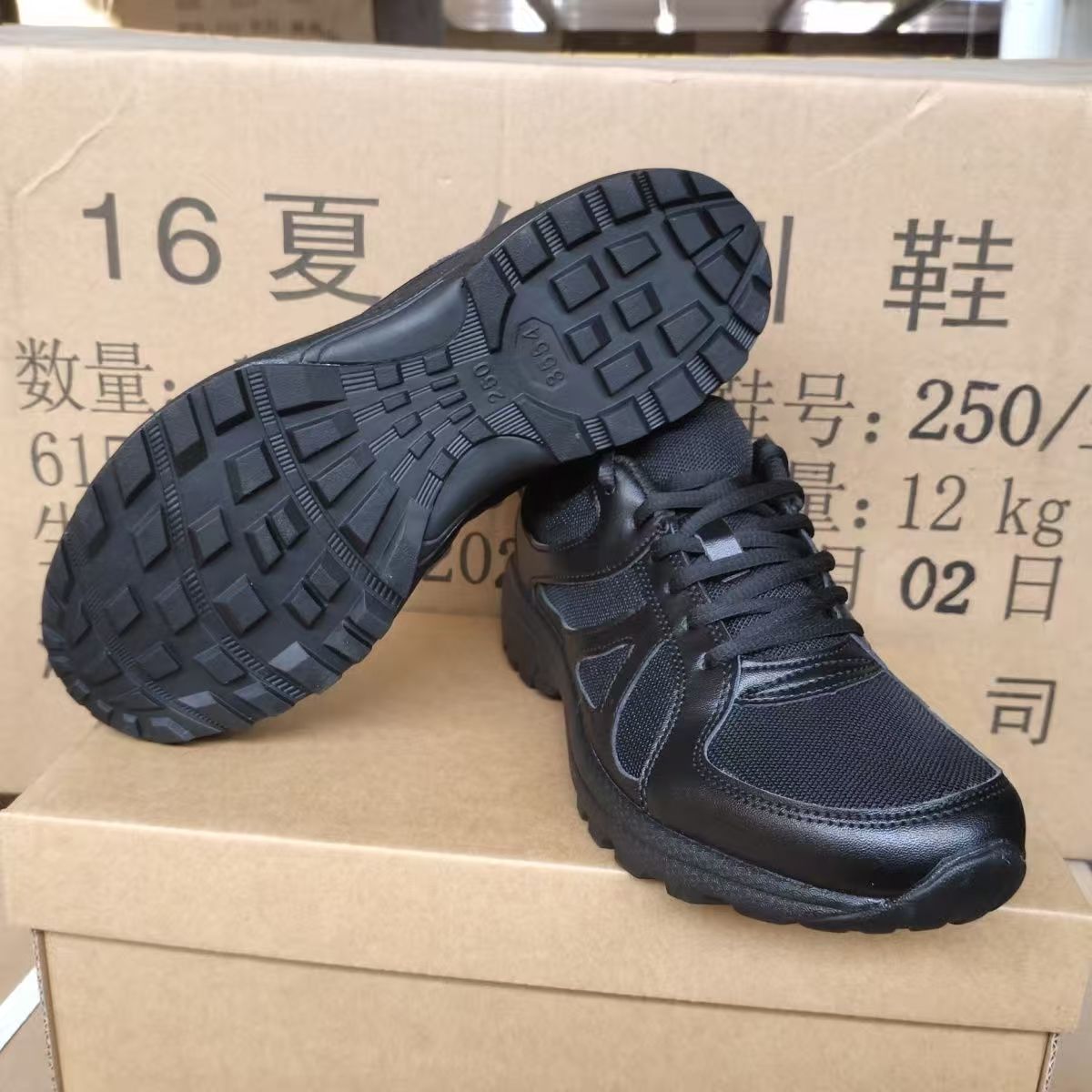 新式黑色体能训练训练胶鞋跑步耐磨运动鞋超轻透气网眼作训