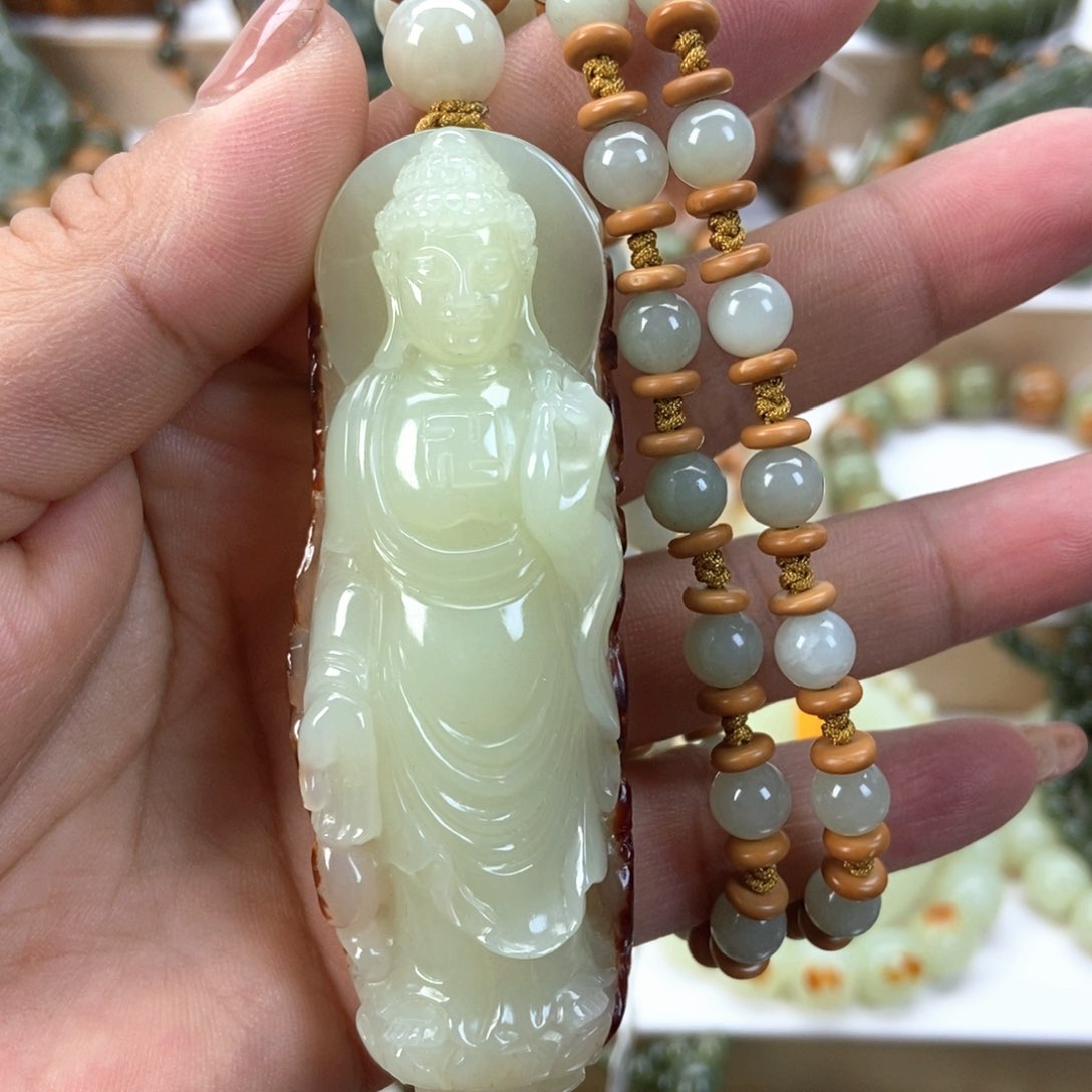 透闪石质玉颈饰未镶嵌