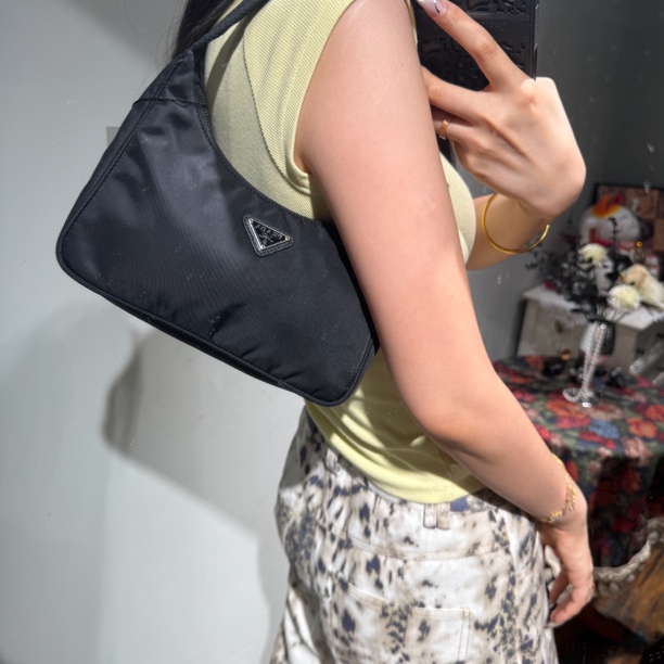 95新 Prada/普拉达 黑色尼龙降落伞hobo2000单肩包