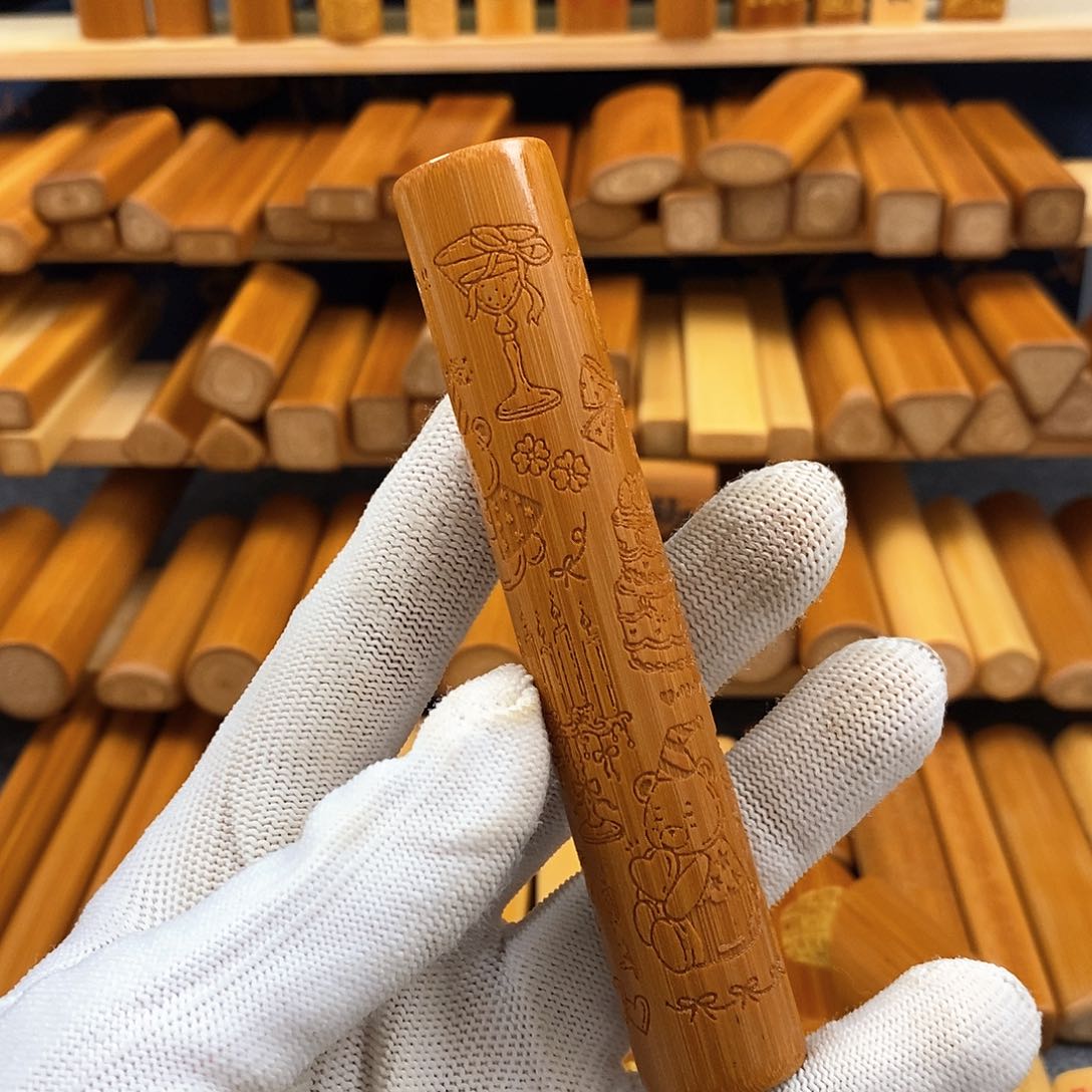 竹实心竹红皮雕刻小熊