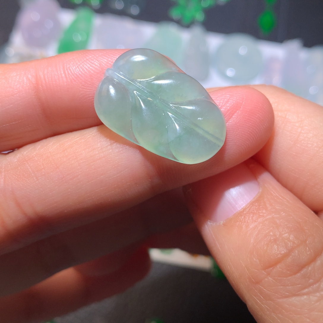 翡翠未镶嵌颈饰叶子