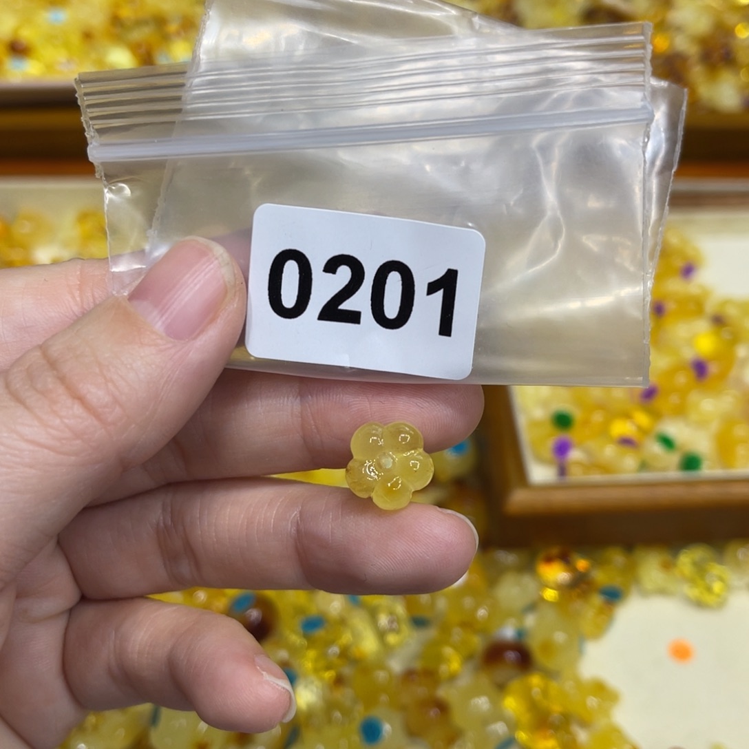 琥珀珠宝奇石未镶嵌