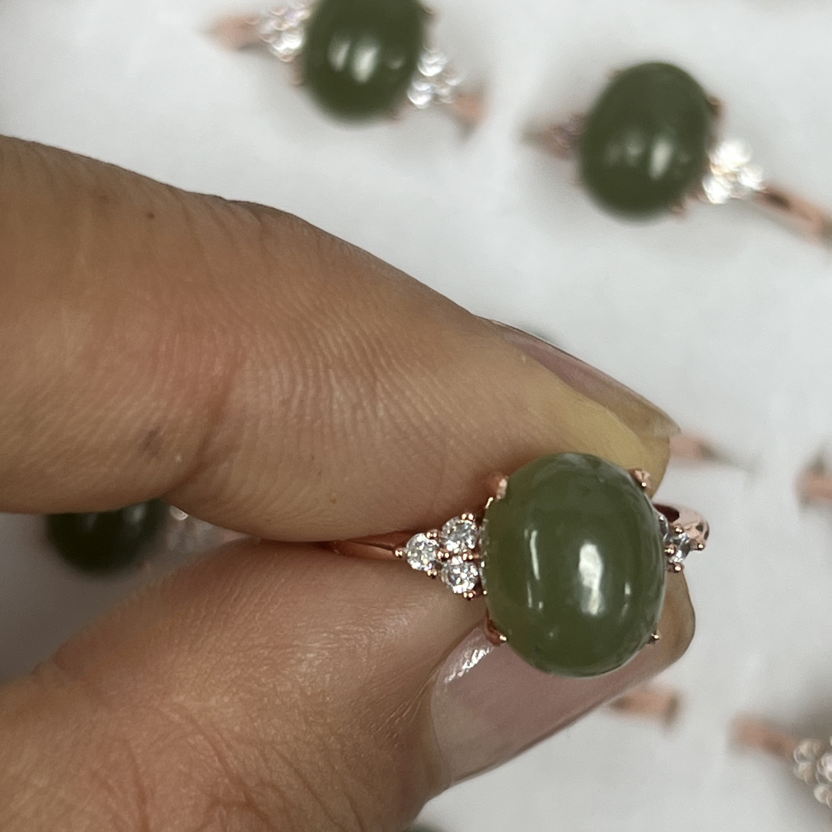 保真牛油果色蛋面戒指开口戒可调节