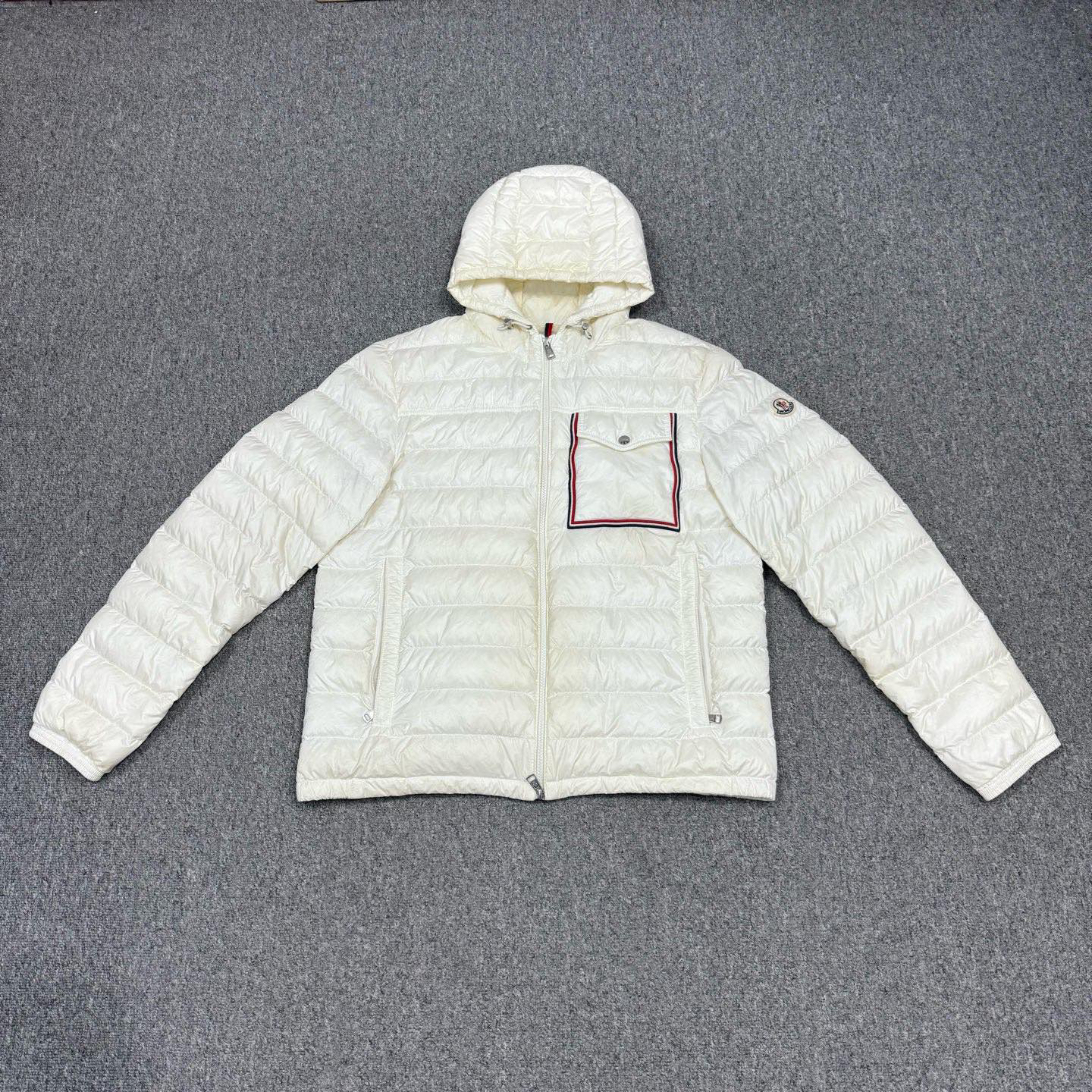 99新 MONCLER 15755731白色口袋条纹连帽羽绒服外套 4码99新