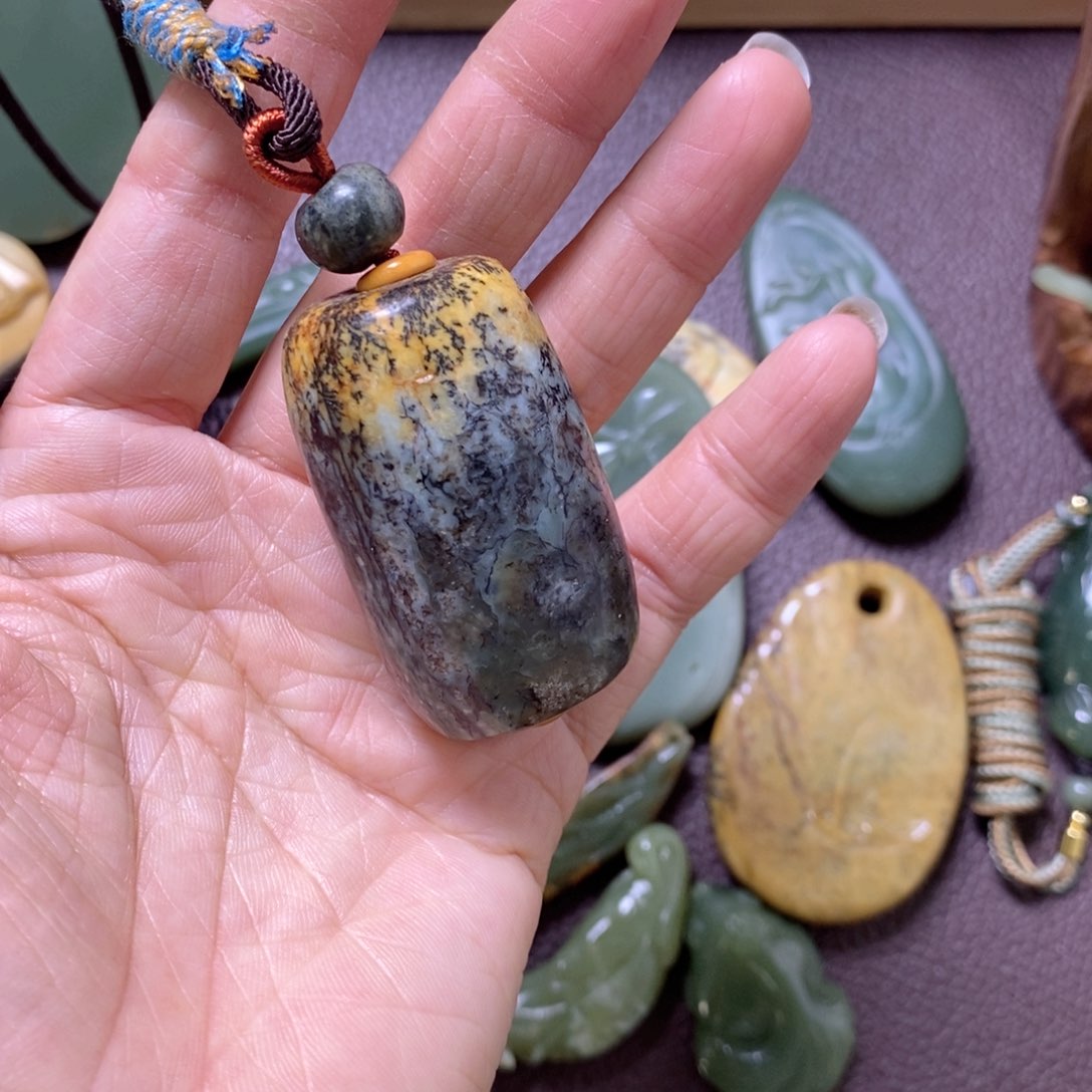 岫岩河磨玉（透闪石质玉）挂件未镶嵌