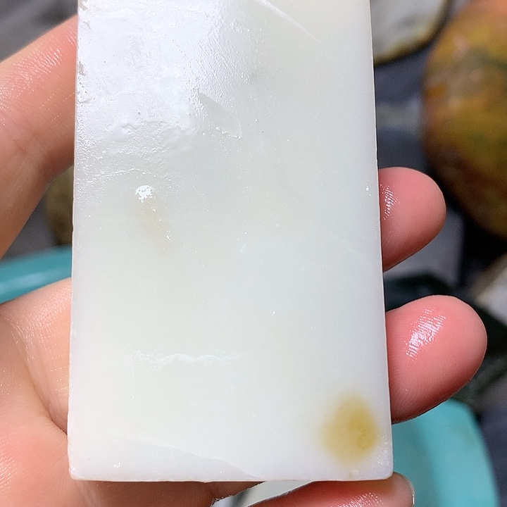 颈饰未镶嵌和田玉（糖玉）