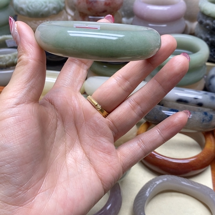 石英岩玉手镯未镶嵌