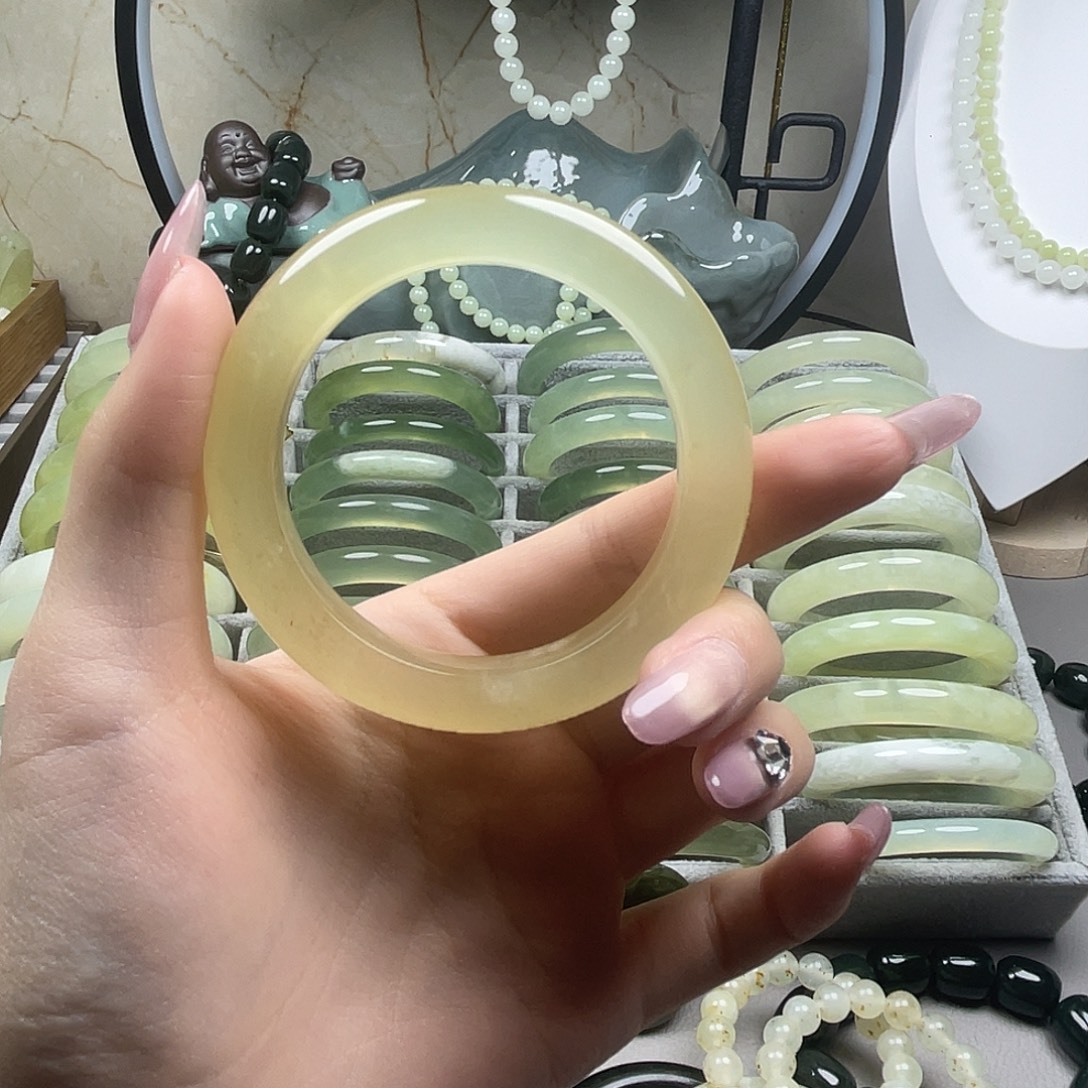 爱****蛇纹石玉未镶嵌手镯