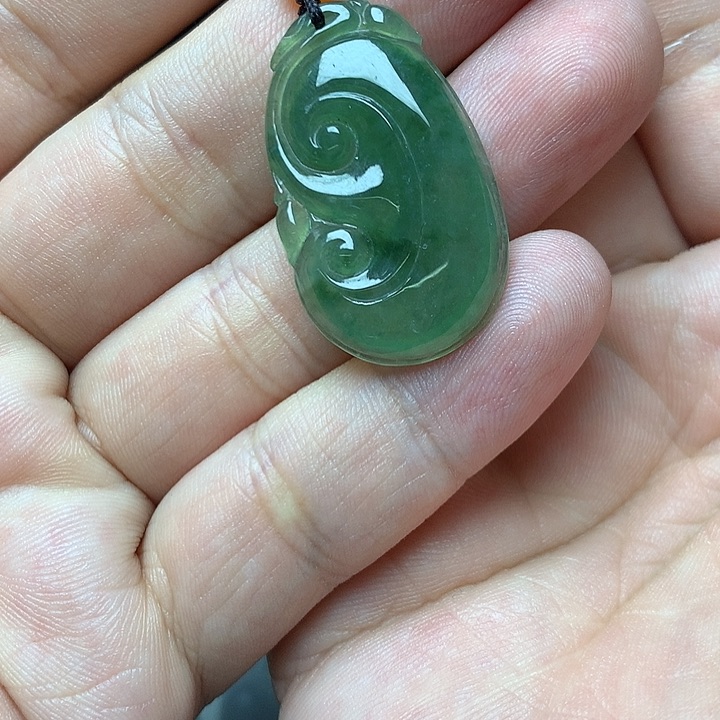 翡翠颈饰未镶嵌如意