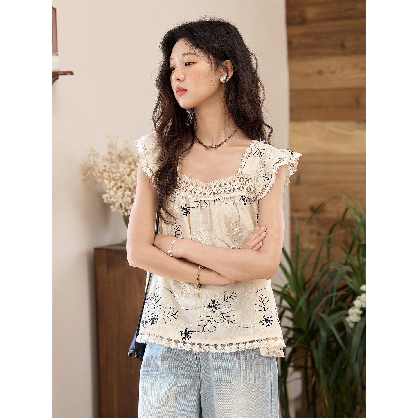 【年末大促】谜秀新品方领刺绣娃娃衫女2025夏飞袖拼接花边甜美复古