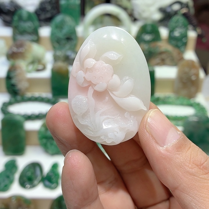 独山玉未镶嵌颈饰透水粉红荷花