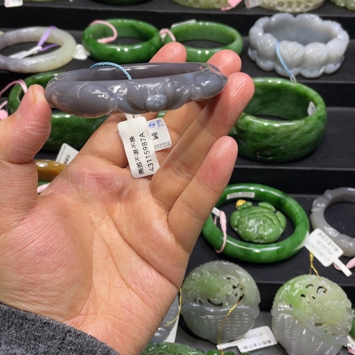 和田玉手镯56圈口 编号128未镶嵌