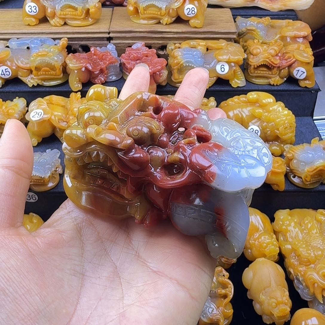 石英质玉（黄龙玉）未镶嵌摆件