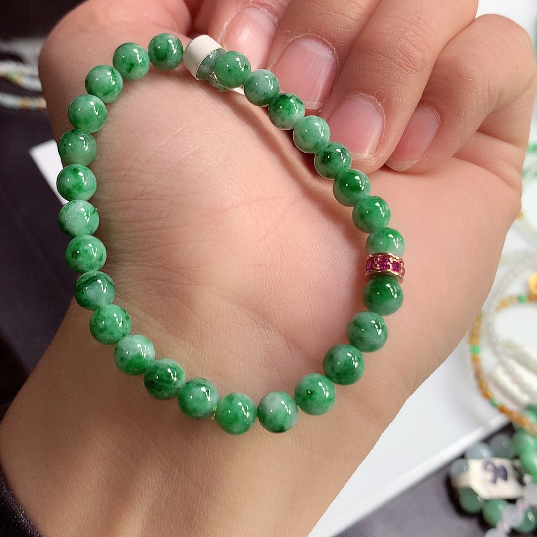 翡翠颈饰未镶嵌手串