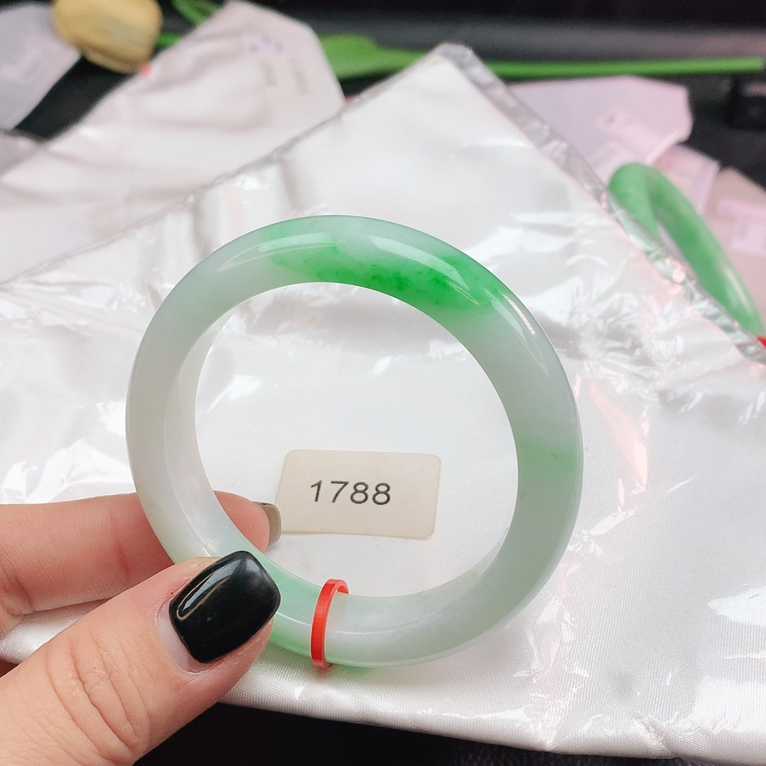 翡翠手镯未镶嵌正881788