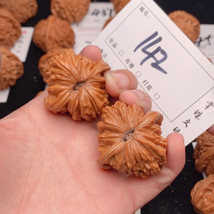 文玩核桃吊坠40楼子142