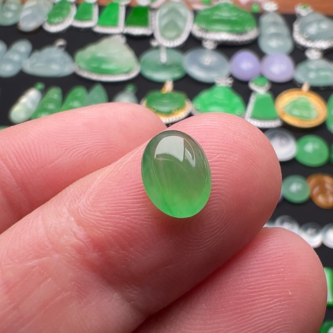 翡翠颈饰未镶嵌蛋面9.3